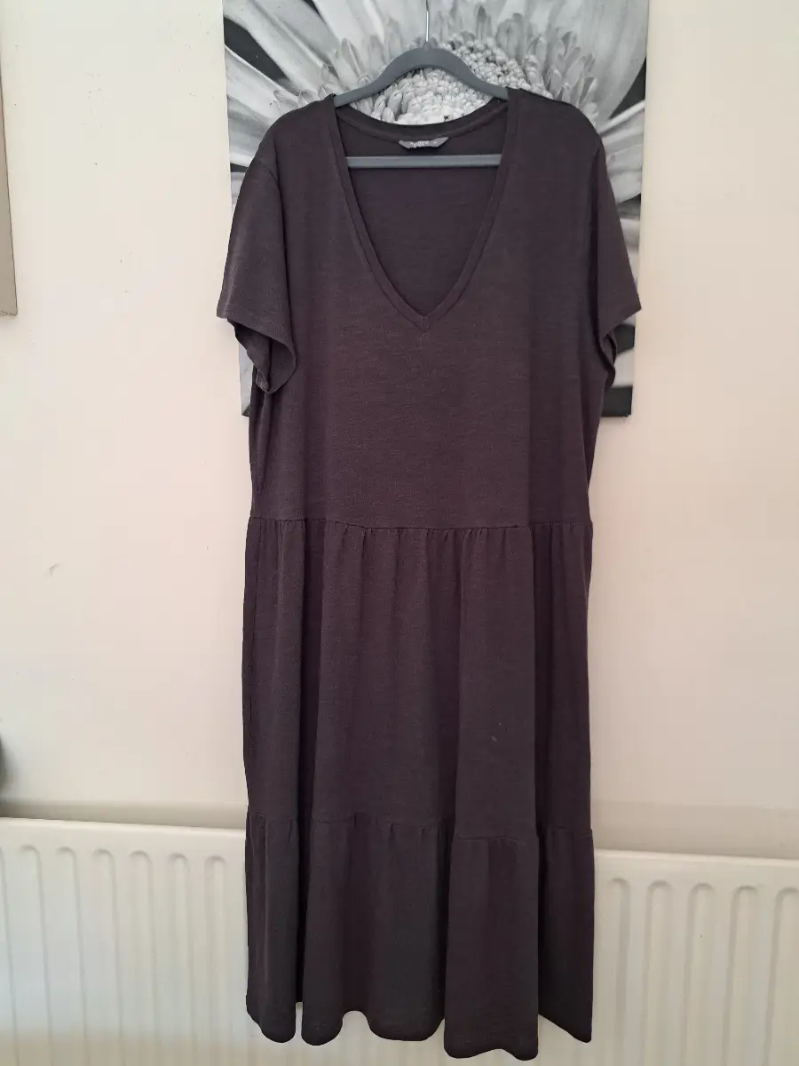 Women's tiered dress size 20