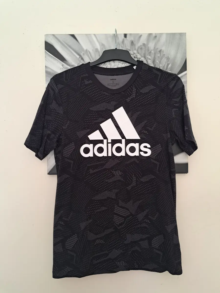 Adidas Leeds United t-shirt size S