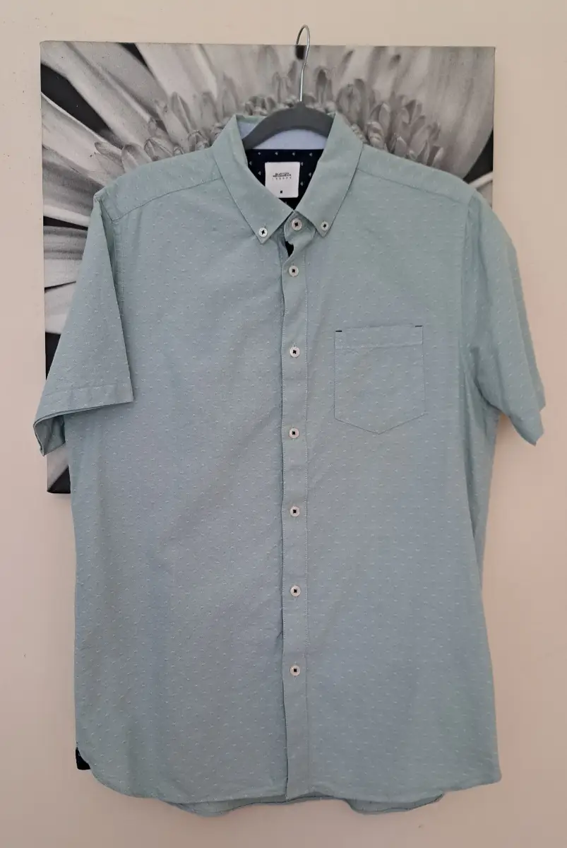 Burton Mens Green short sleeved shirt size M