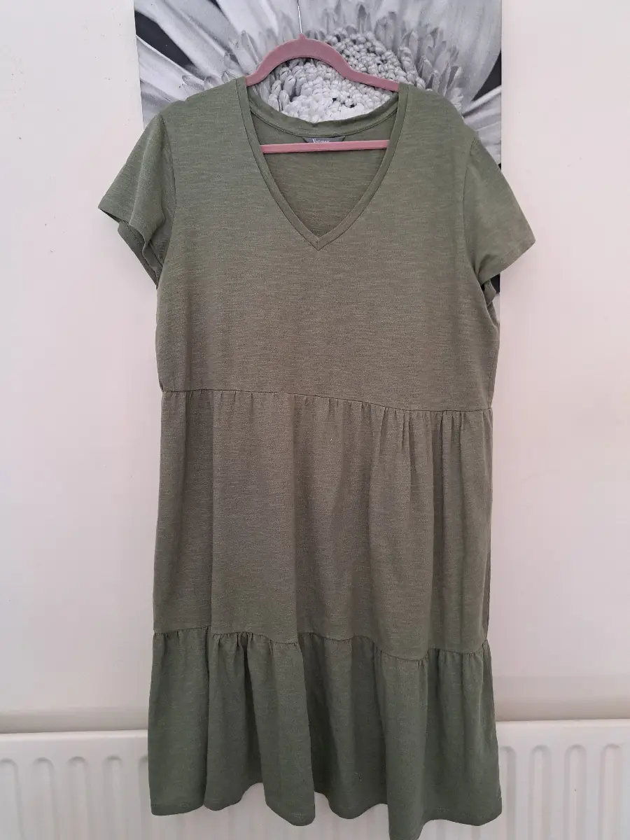 Women's tiered dress size 18