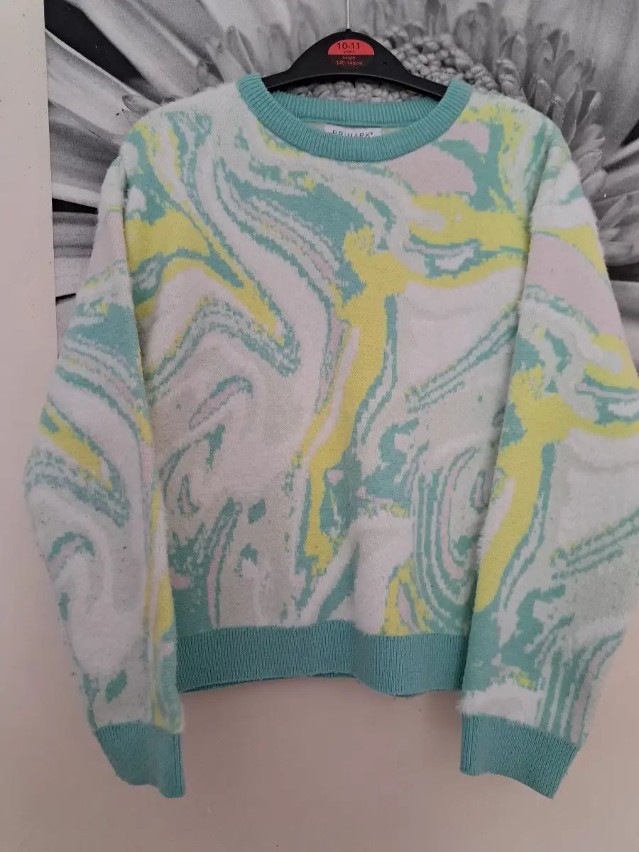 Girls jumper age 8 - 9