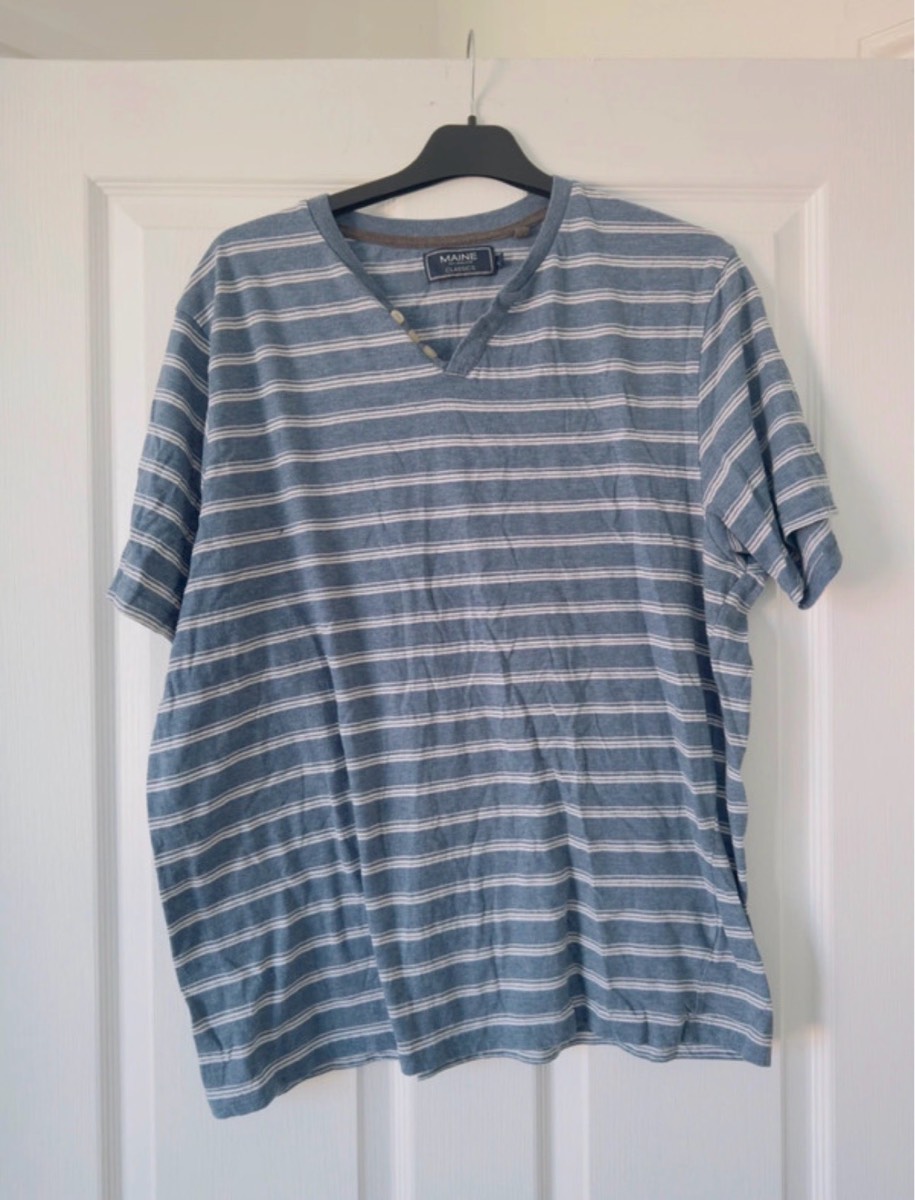Maine New England Classics Men's Blue/White Striped Poly-Cotton V-Neck Tee L