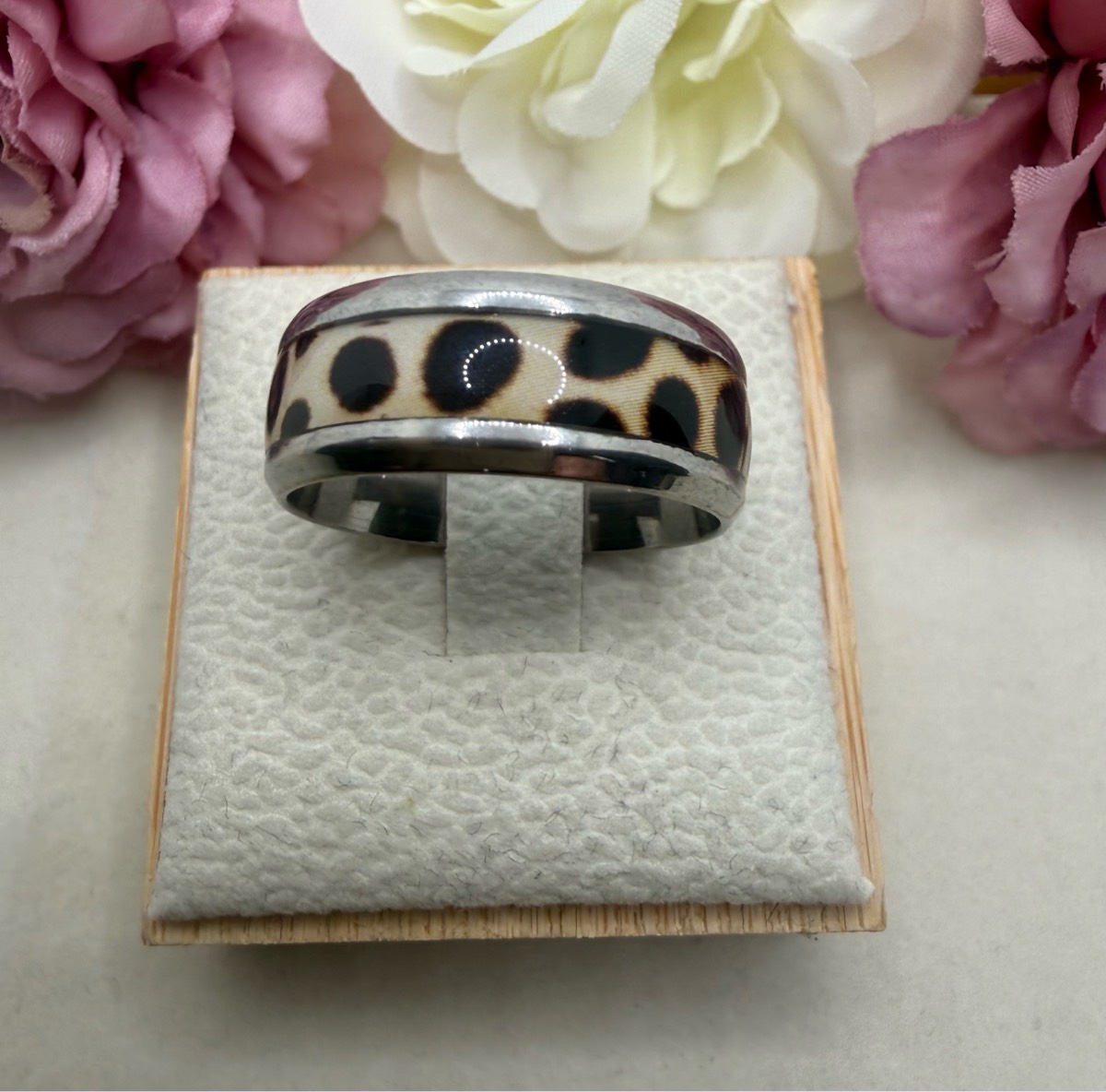 Stainless steel 8mm animal print inlay ring size p