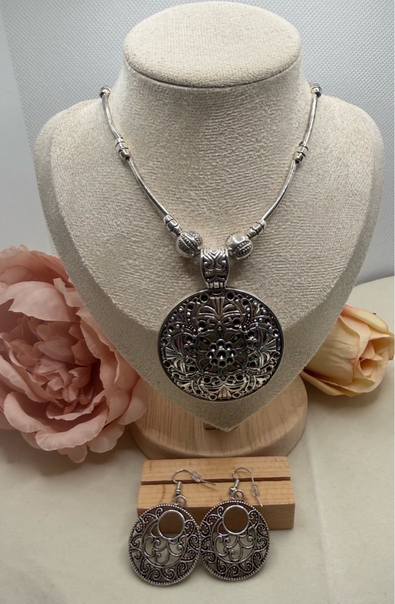 Sliver tone large filigree pendant necklace and earrings set