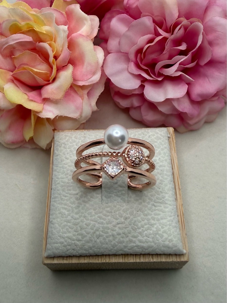 Rose gold plated crystal and faux pearl ring