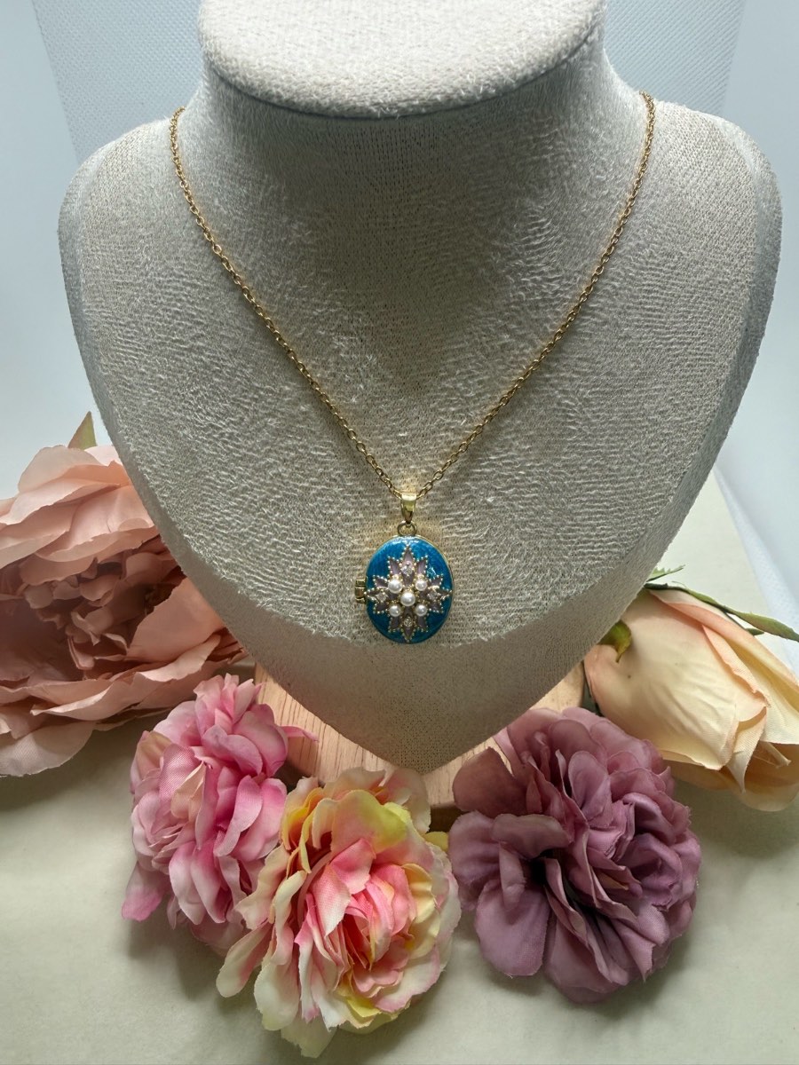 Gold plated stainless steel enamel vintage style locket 2
