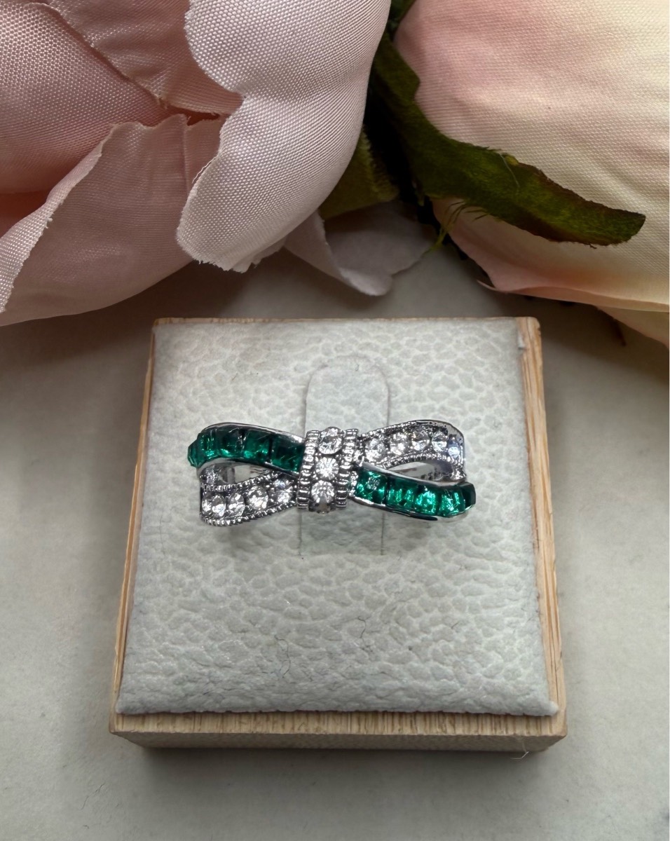 Stamped sliver 925 crystal twist ring size o