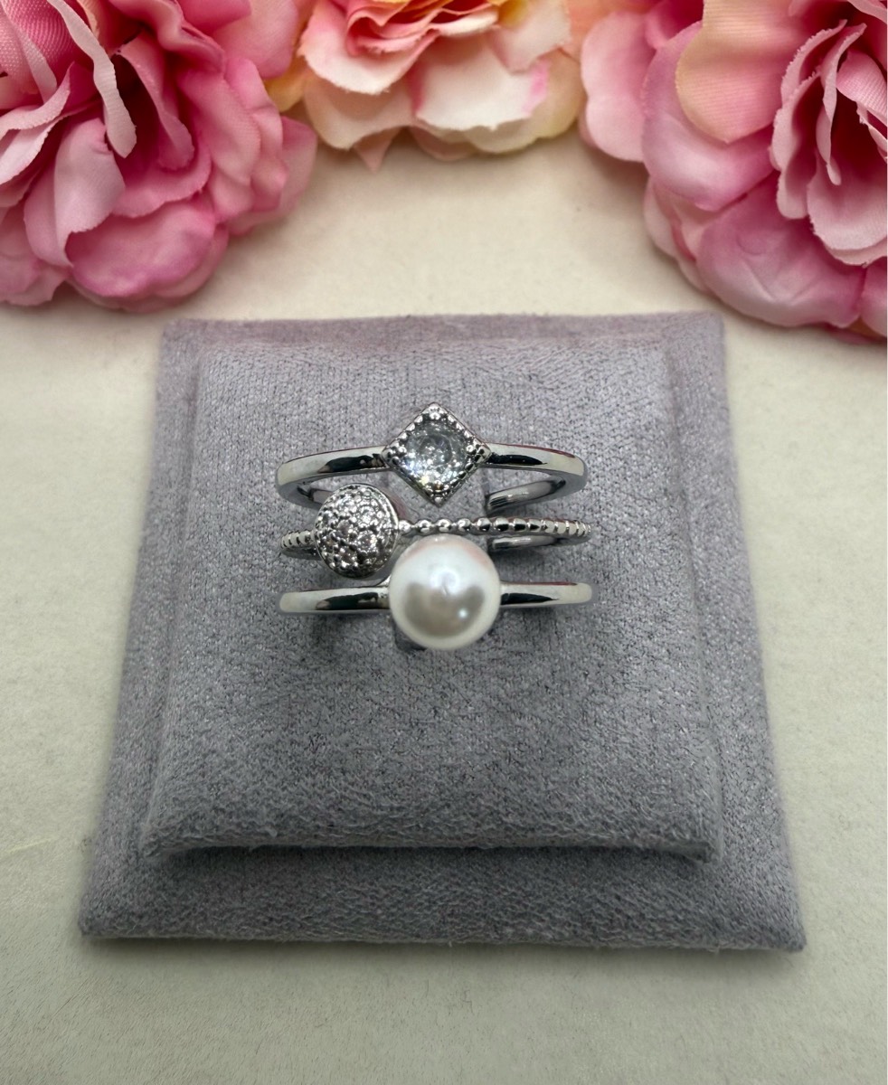 Sliver plated crystal and faux Pearl adjustable ring