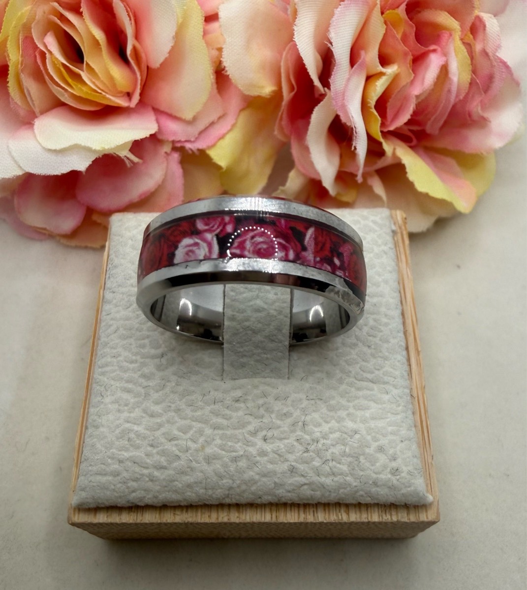 Stainless steel 8mm rose pattern inlay ring size p