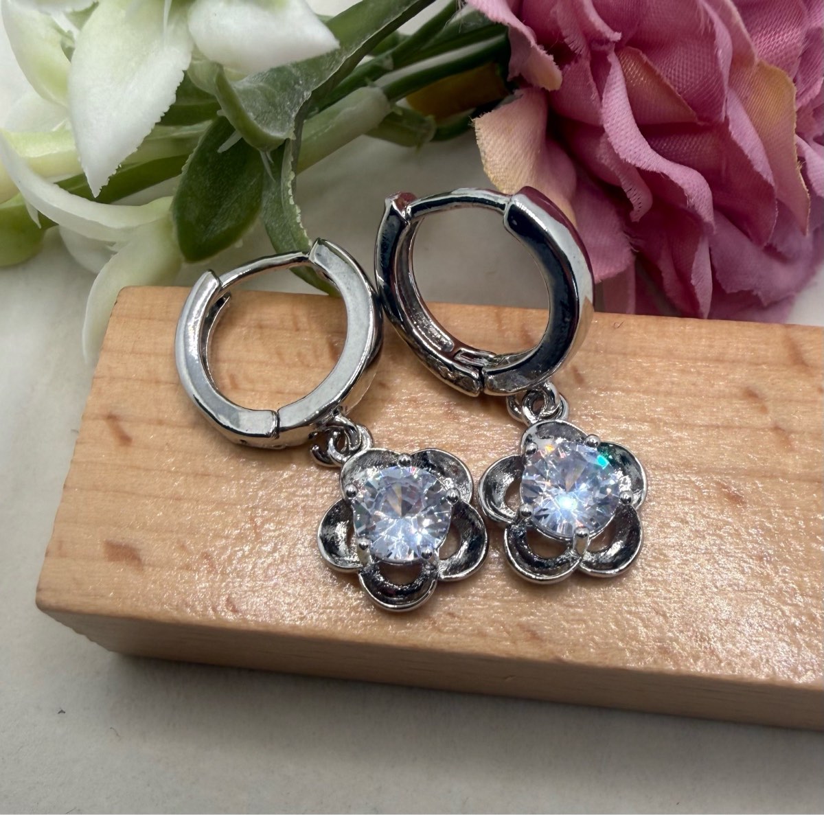 Sliver plated crystal flower earrings