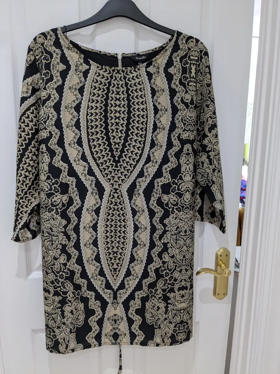 SimplyBe.. Black Shift Geo Paisley Print Dress ..Size 24uk..Like New