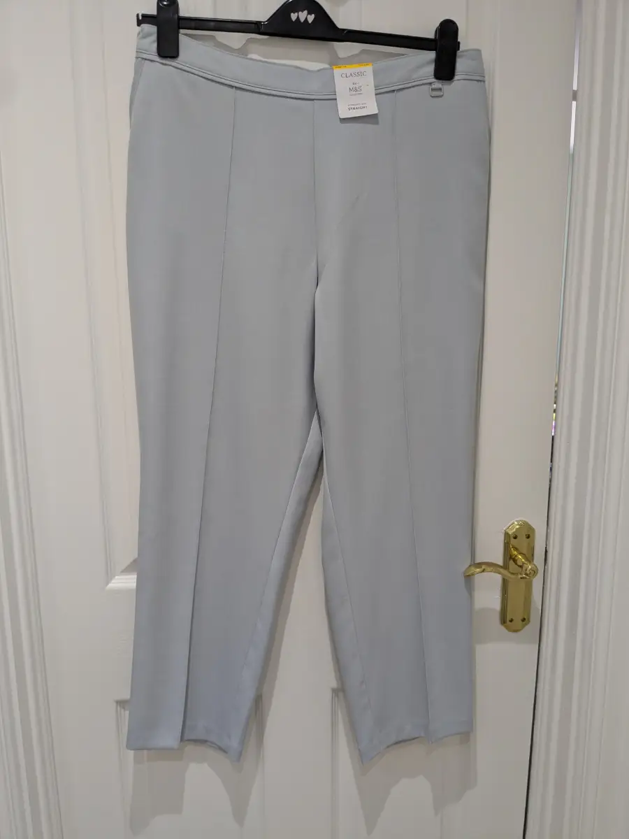 Classic / Std/Rise Straight Short Trousers..Light Grey ..Size 16uk..NWT