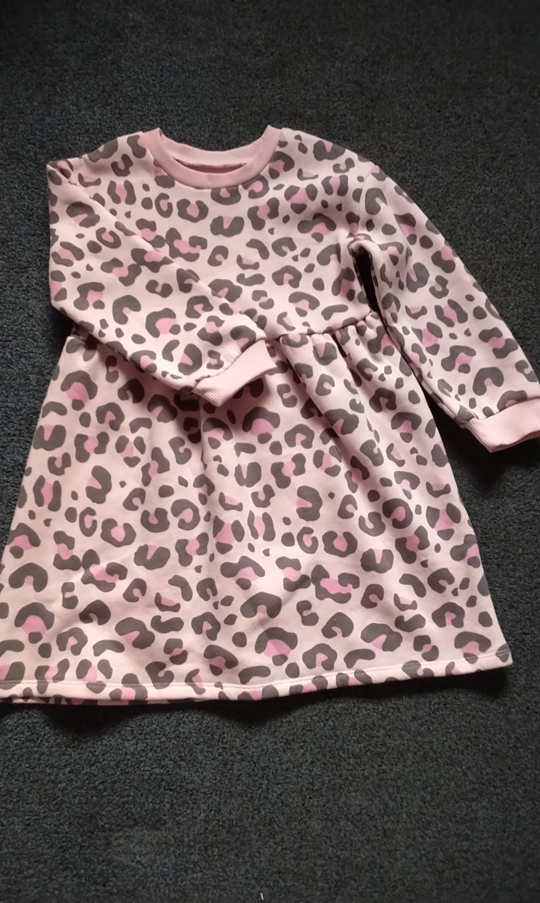 Pink long sleeved girls dress size 6-7 years