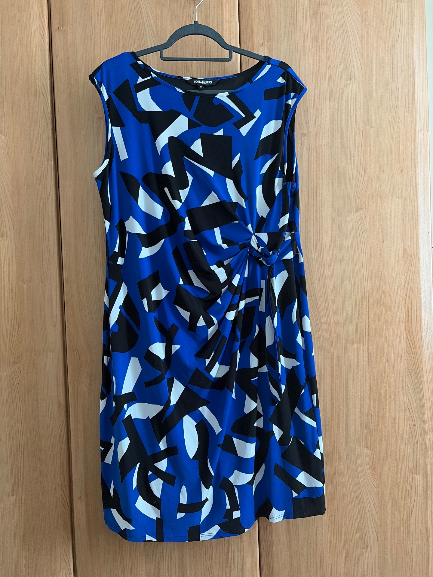 Sleeveless knee length dress