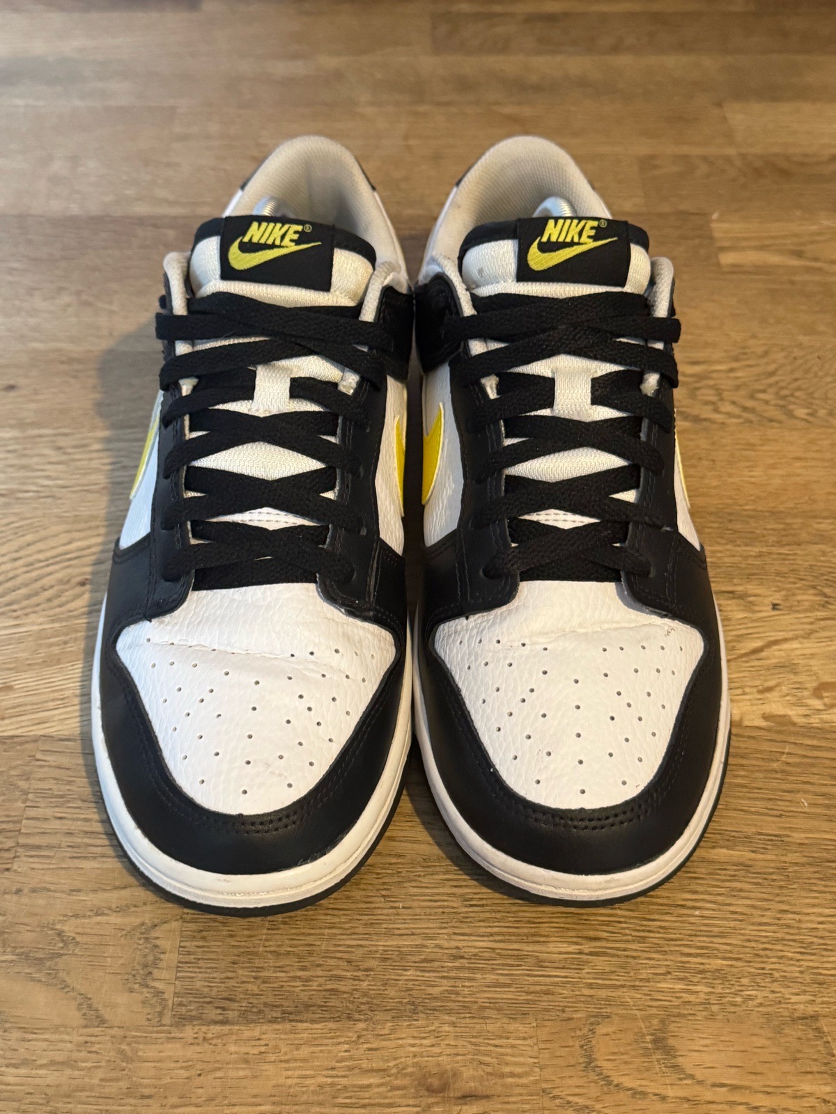 Nike Dunks in black/white/yellow size UK8.5