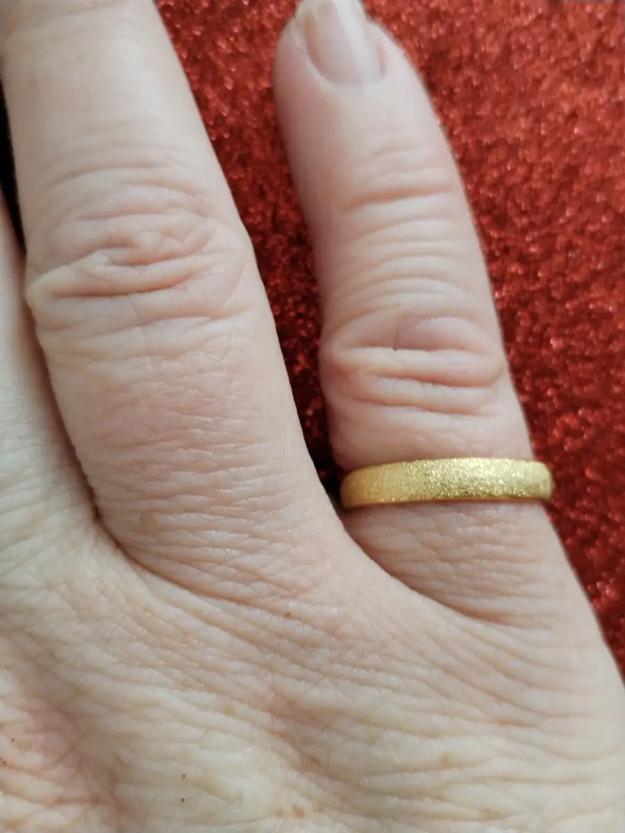 Gold plated 925 sterling silver textured ring size N certificate of authentication available 🩷