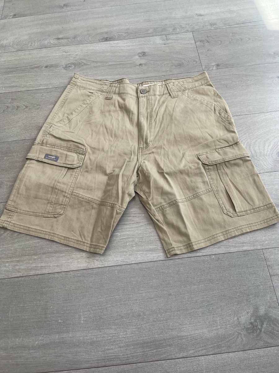 Wrangler men’s cargo shorts size 34