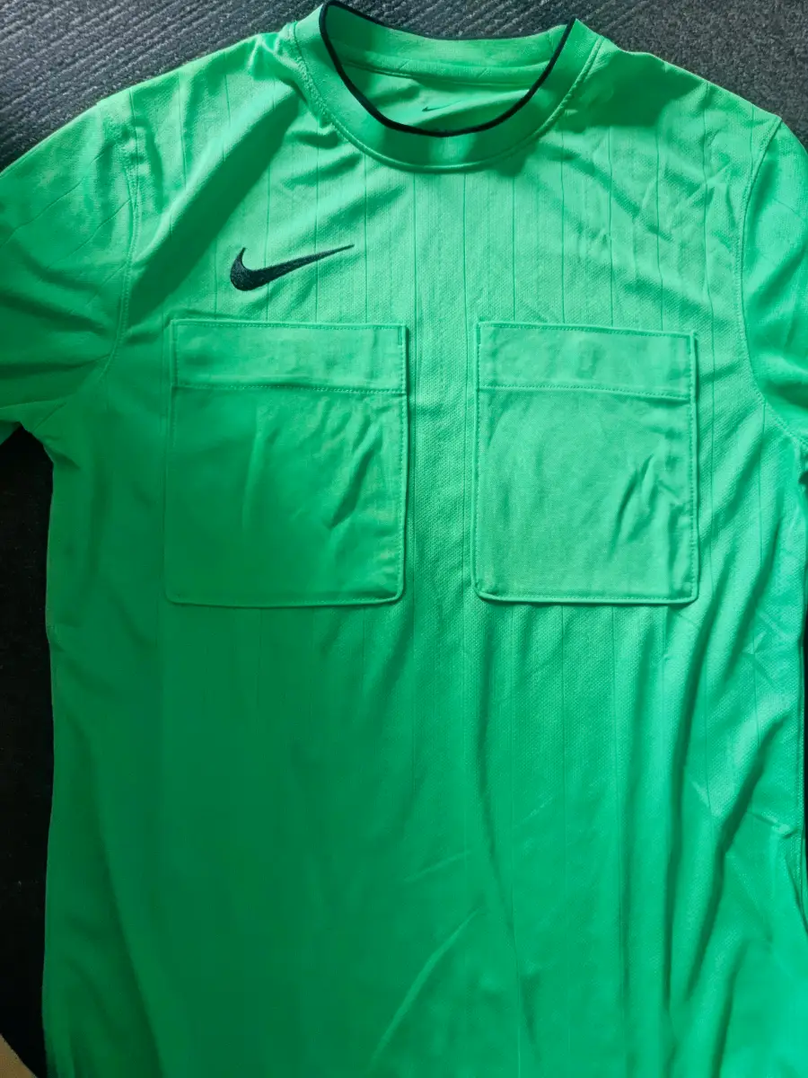 Nike T-shirt size mens Small