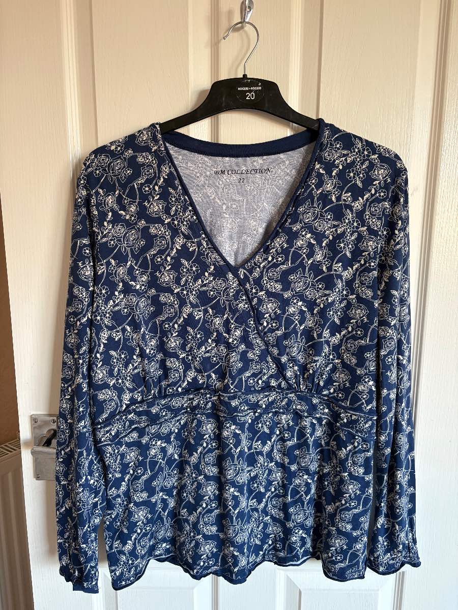 BM Collection Women’s Blue & White Top Size 22 Long Sleeves Good Condition