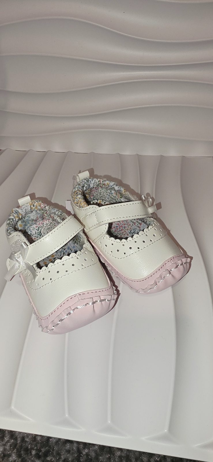 Babies shoes for 6 to 9 months