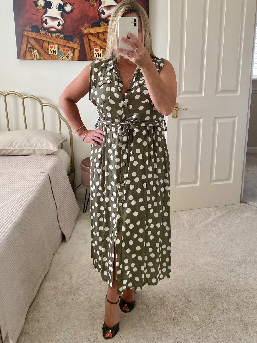 Polka dot shirt dress with tie belt. Summer style. One size 8-14