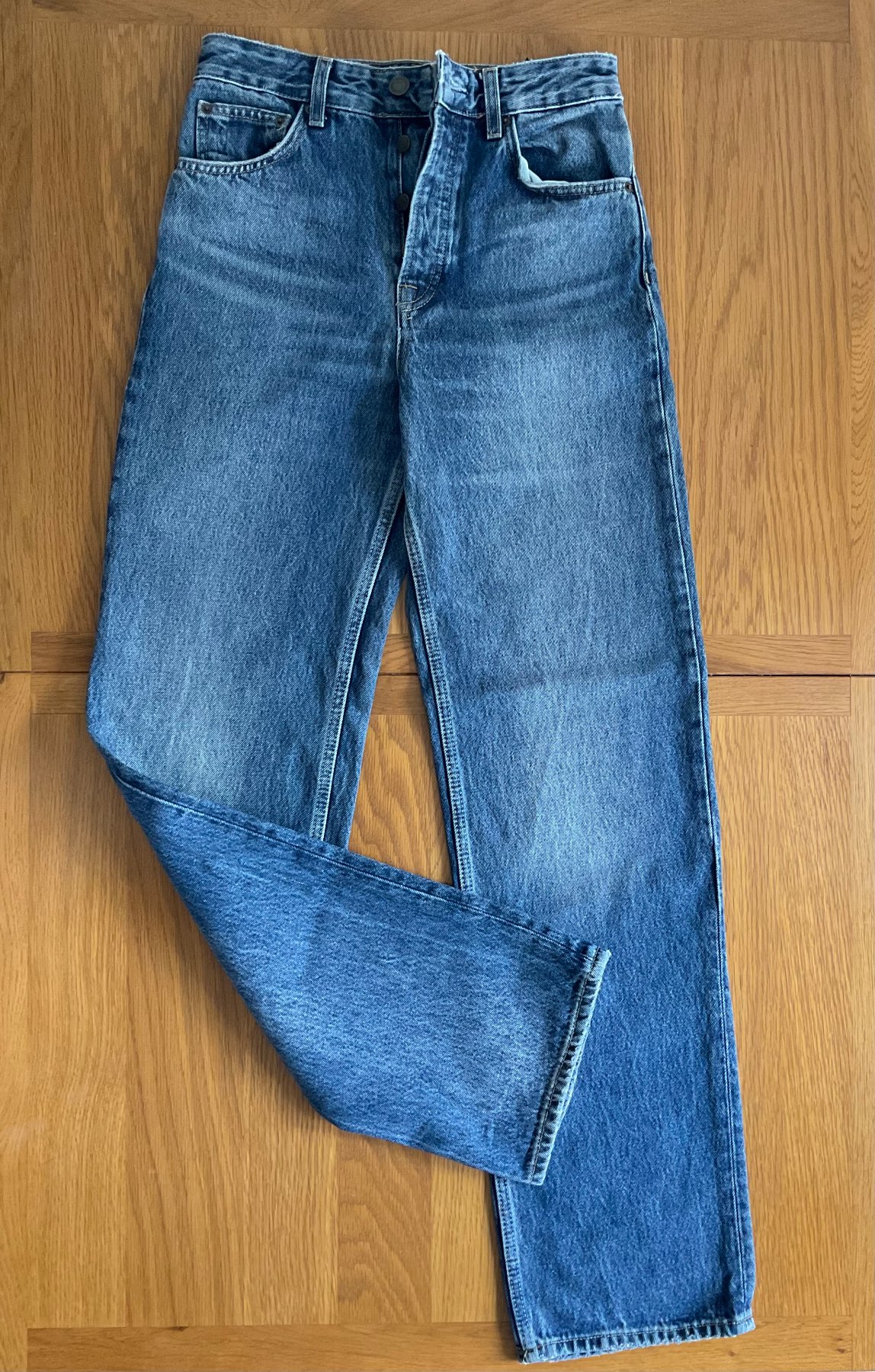 Zara straight leg blue jeans size 6 31” leg
