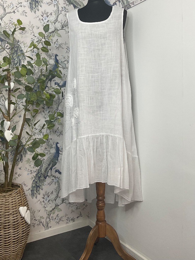 White cotton smock dress with 3D roses and embroidery details and pockets one size 12-18