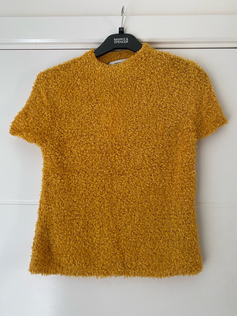 Zara Knit Mustard short sleeve jumper top. Size Medium.