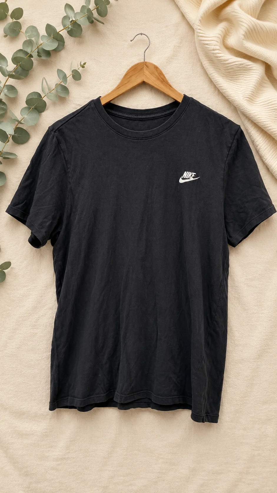 Nike Black Small Swoosh Logo T-Shirt Size Small 0002