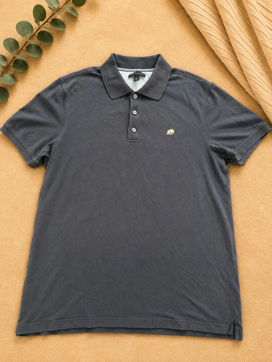 Mens dark grey banana republic tshirt size L