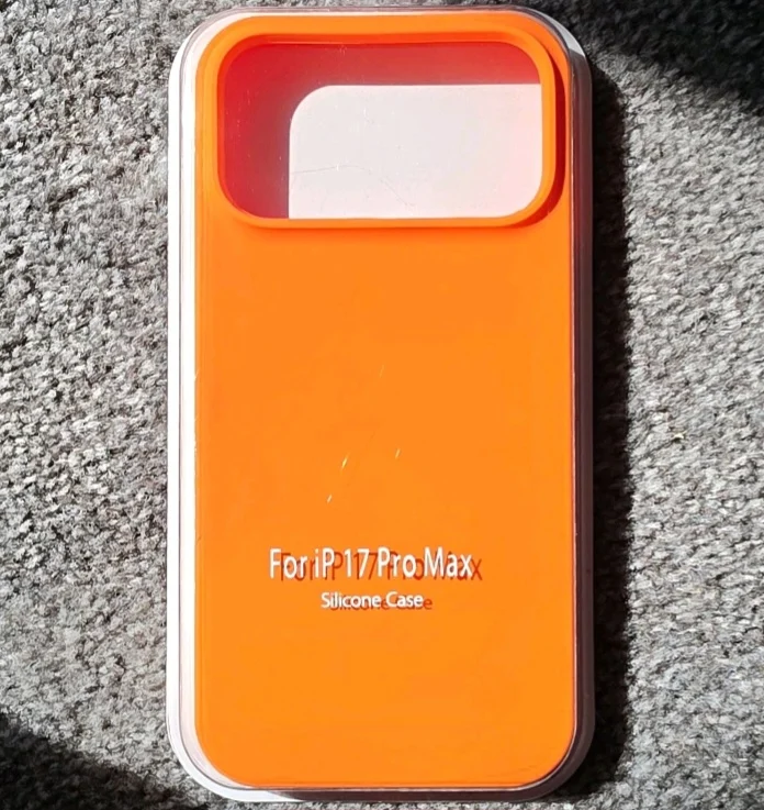 Iphone 17 pro max cover