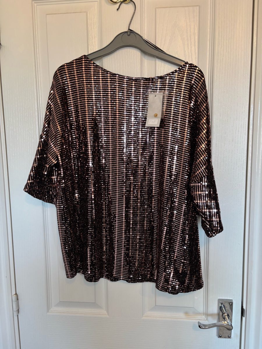 Sparkle blouse with drape sleeve