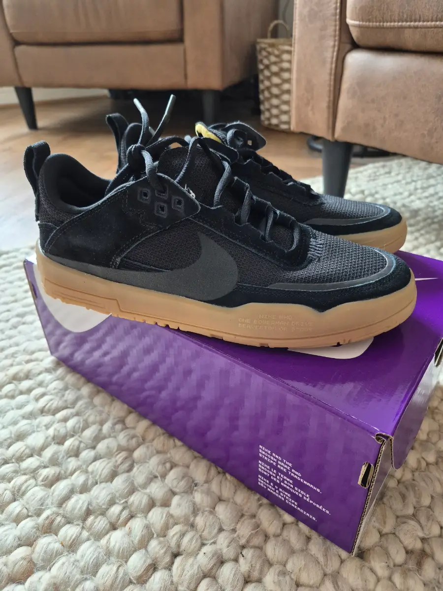Nike SB day one GS UK size 6
