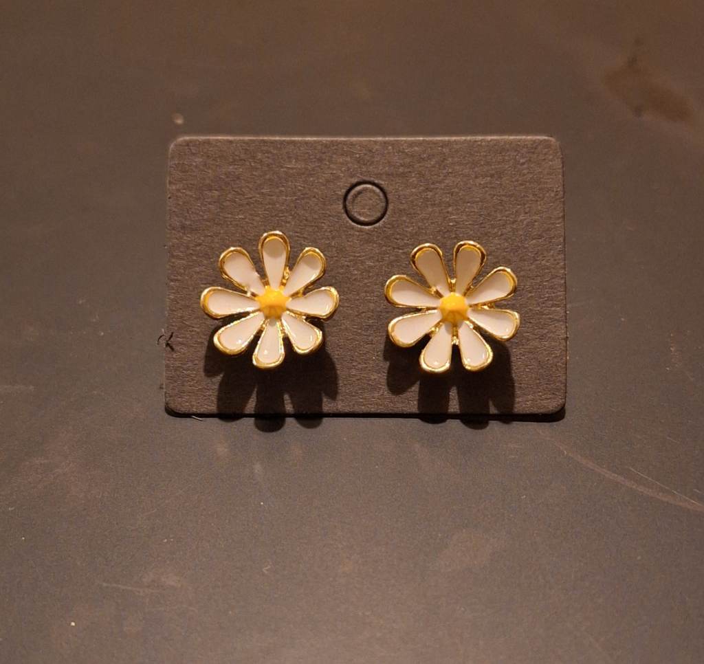 Flowery stud earrings