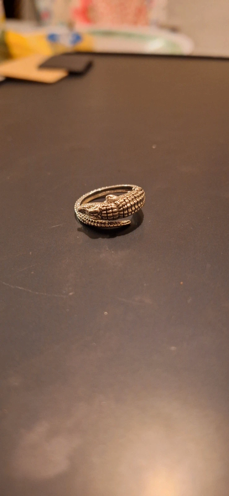 Womens adjustable alligator ring