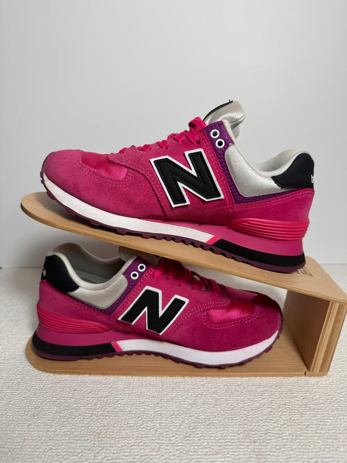 New Balance 574 Women’s Pink Trainers UK 4 WL574SAV Suede
