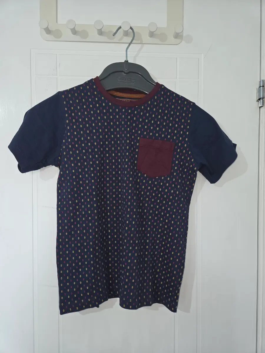 Boys Navy Blue Geometric Micro-Print T-Shirt with Burgundy Contrast Pocket