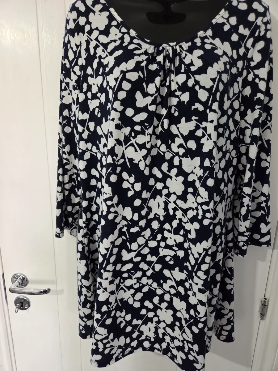 Julipa Navy & White Floral Leaf Print Pleat Neck Longline Tunic Top (UK 16)