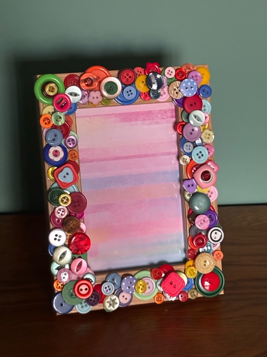 Quirky 4” x 6” button frame