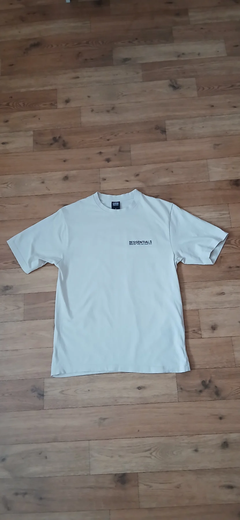 Mens Essentials T-shirt size Small