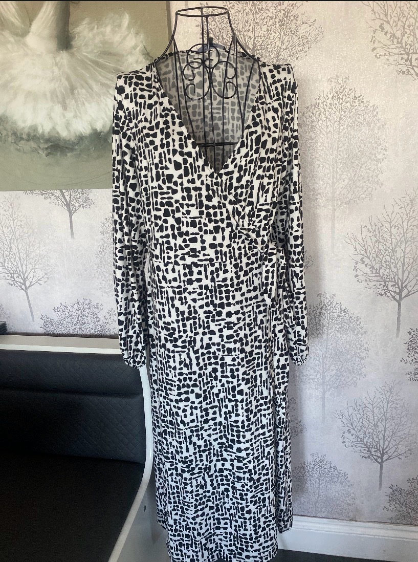 JD Williams Black & White Geometric Print V-Neck Long Sleeve Midi Wrap Dress