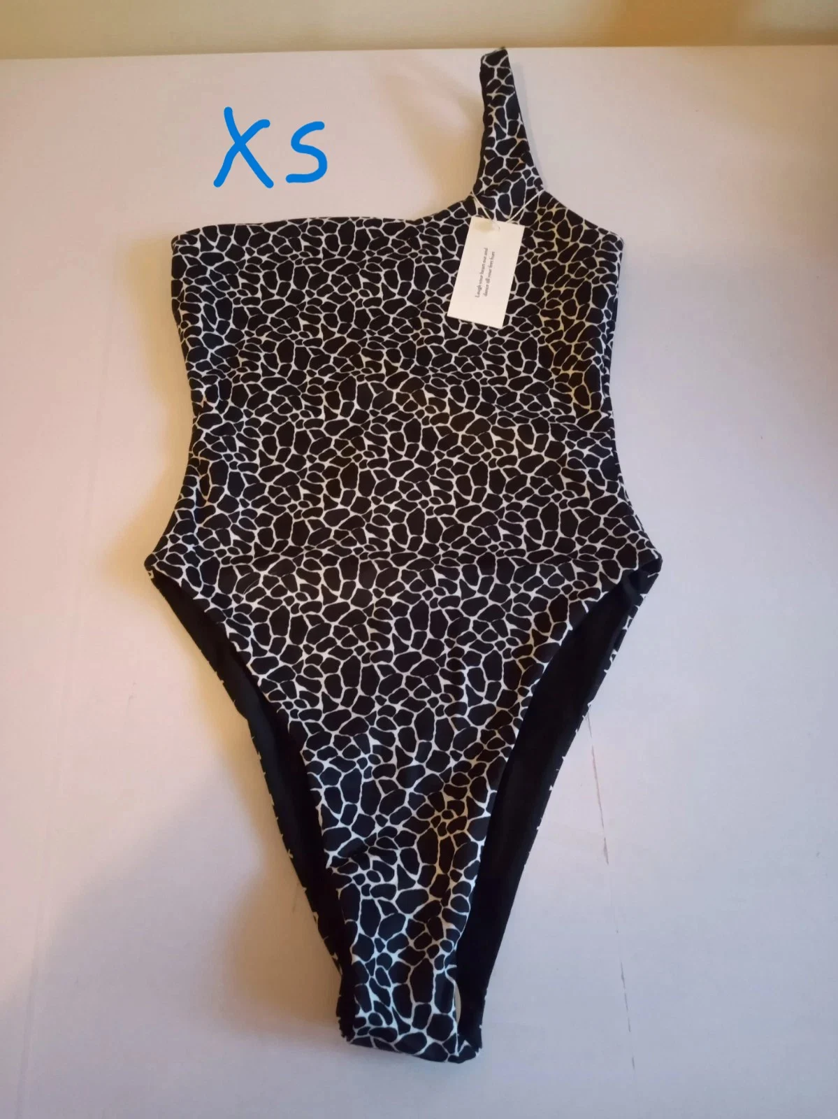 BNWT Two & Rae black white one shoulder swimsuit swimming costume XS size 4 6
