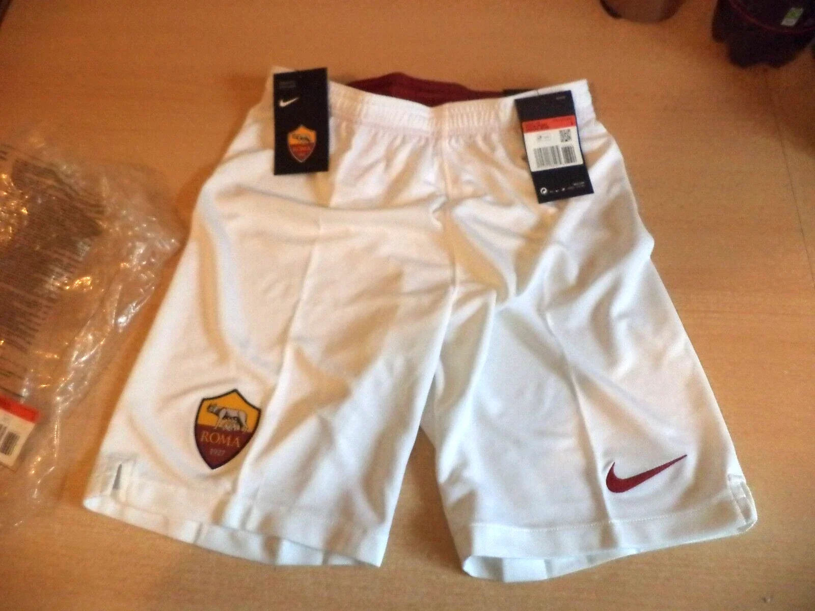 BNWT Nike Unisex A.S. Roma LARGE Football Shorts CHILDRENS JUNIOR 12-13 Years