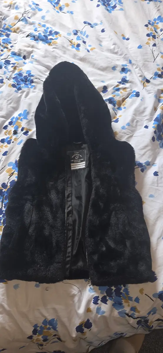 Sleeveless jacket