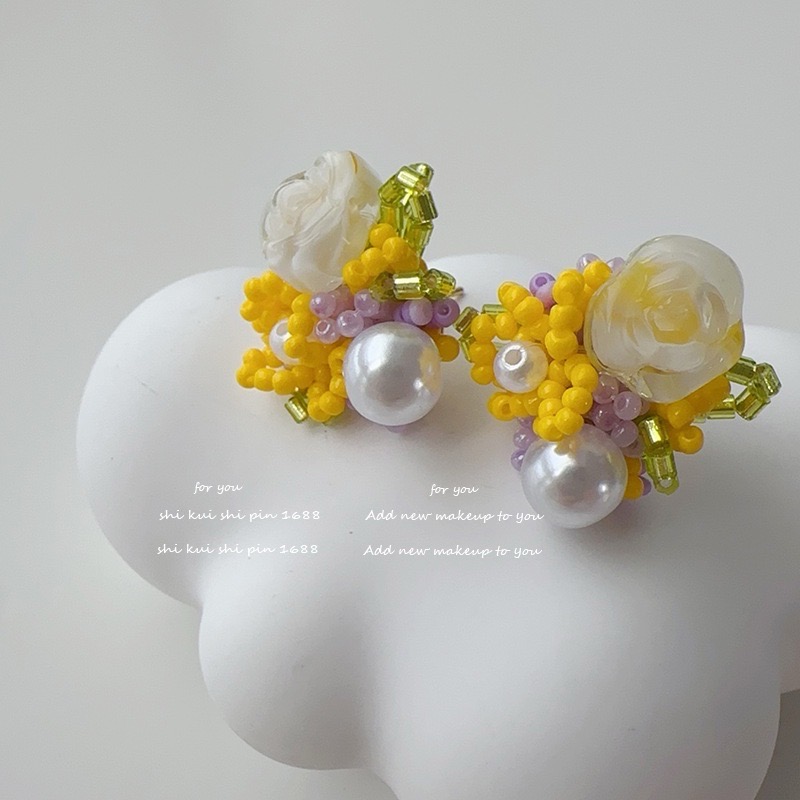 Pearl beaded flower earrings