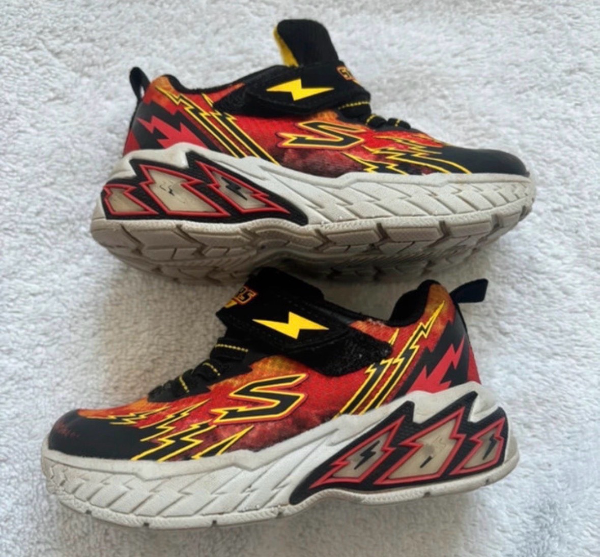 Skechers Light Storm 2.0 Kids Light Up Trainers UK Size 5 Red Black