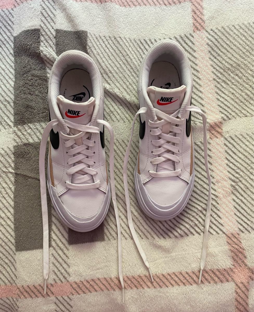 White Nike court legacy lift  trainers