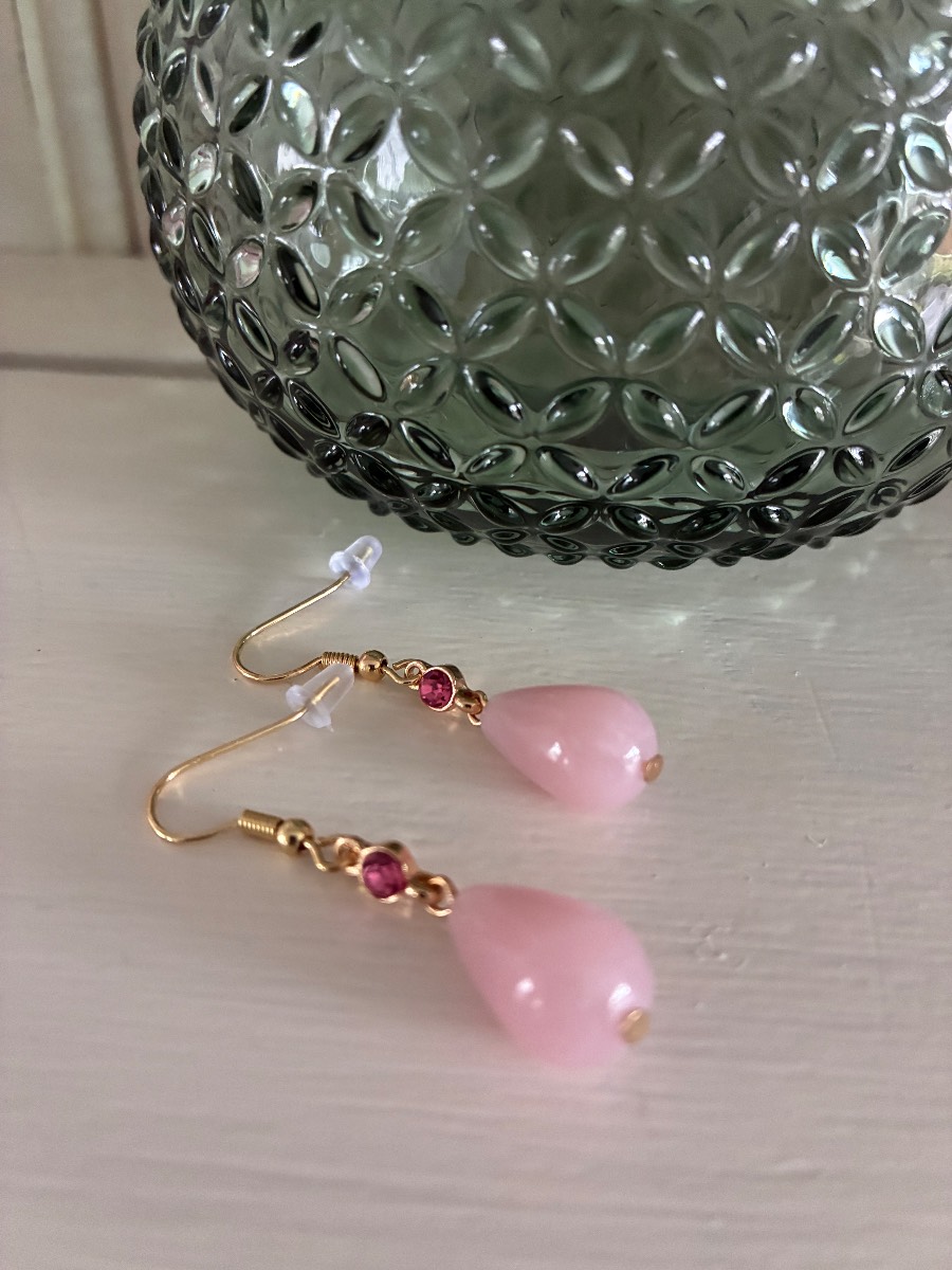 Pink teardrop glass and crystal drop earrings