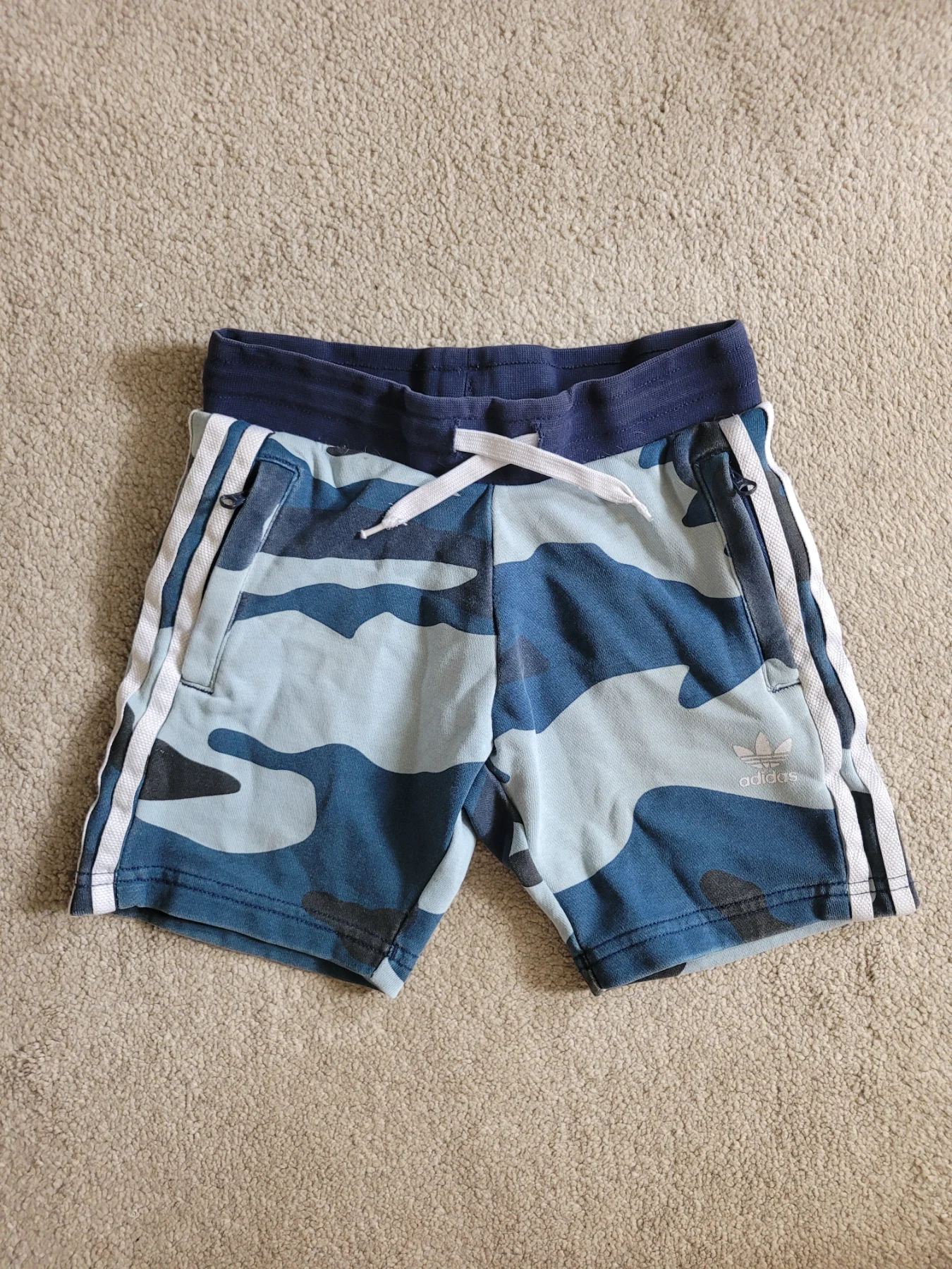 GUC Adidas Camo Shorts With Zip Pockets. Size 4-5 years