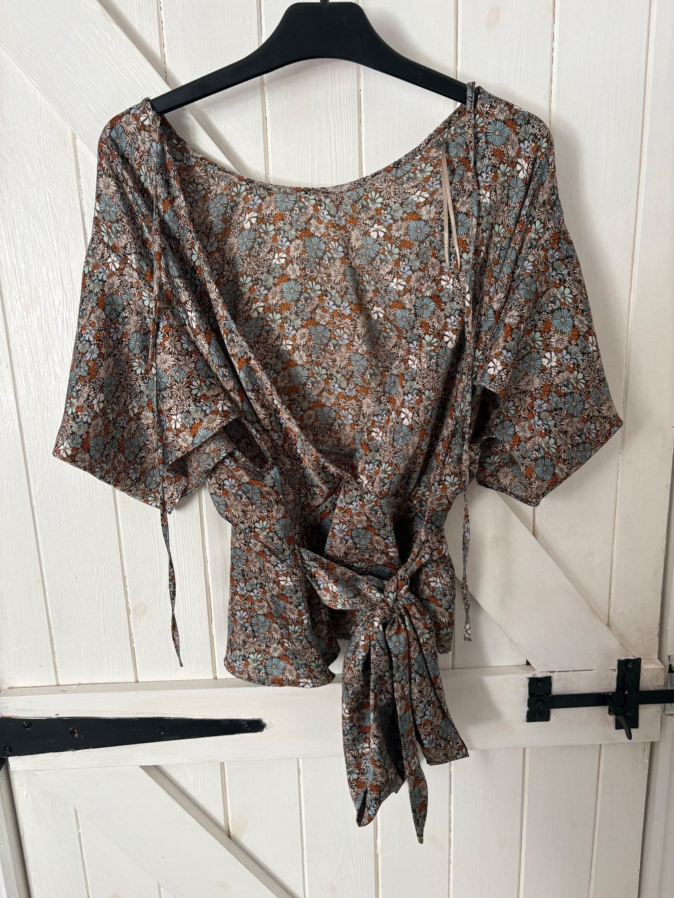 Topshop brown and blue floral print wrap top in a UK 10 💞 #wrap #floral